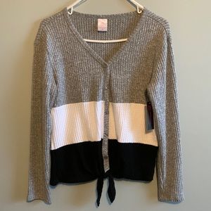 Color block brushed waffle top with tie front